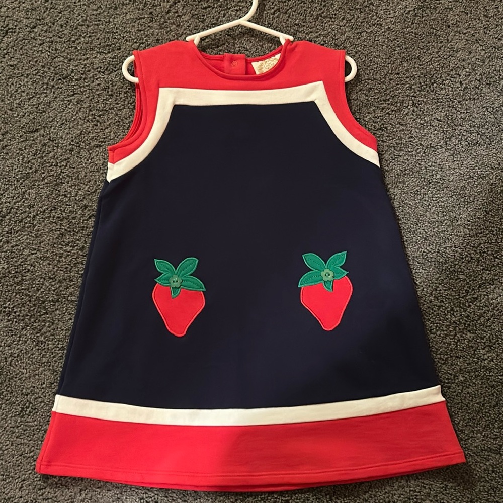 Perfect condition girls dress.Great for schoolSuper cute in red, white, blue.